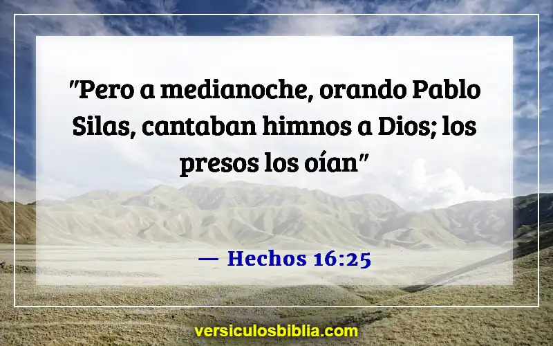 Versículos de la Biblia sobre pedir en el nombre de Jesús (Hechos 16:25)